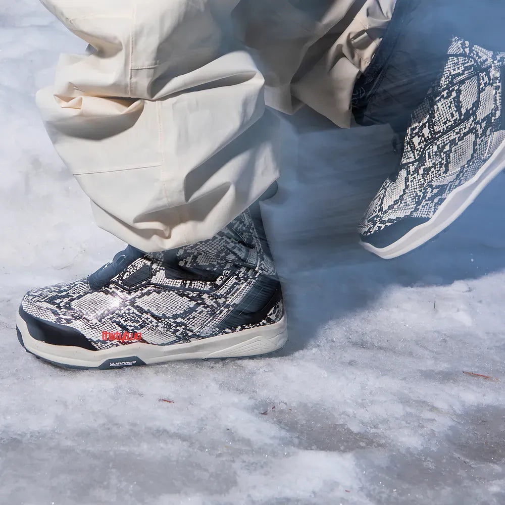 TM-2 Double Boa® x Vizz Boots White/Black | thirtytwo EU Boots ThirtyTwo Snowboard gear boots and bindings