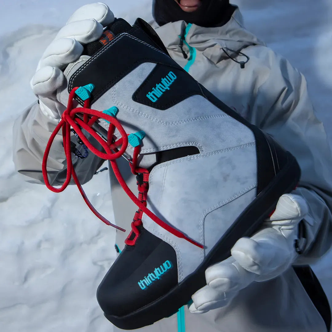 Lashed x Fava Snowboard Boots Black/Blue | thirtytwo EU Boots ThirtyTwo Snowboard gear boots and bindings
