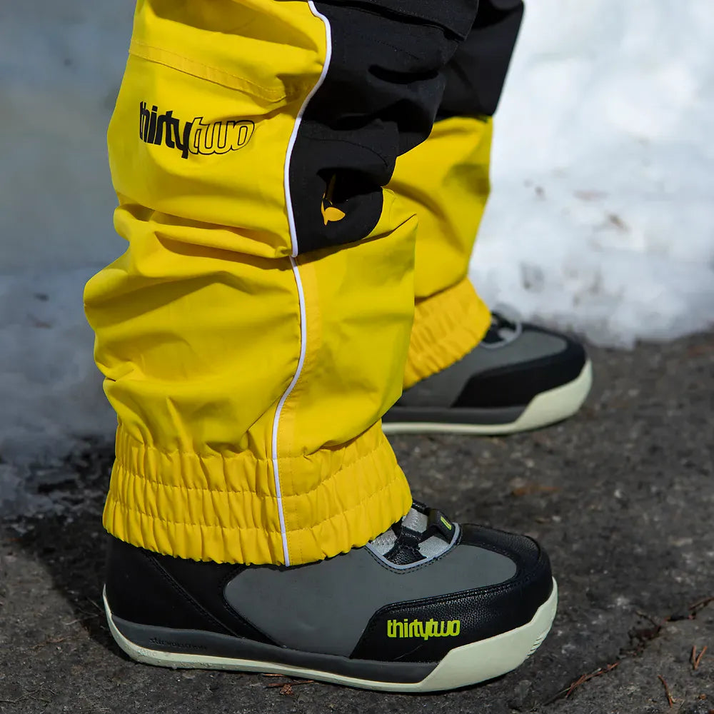 Sono XLT x Walker Pants Black/Yellow | thirtytwo EU Non-Insulated Pants ThirtyTwo Snowboard gear boots and bindings