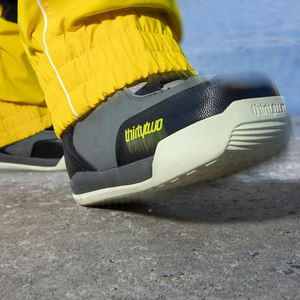 Men's Forum Pro x Walker Boots Black/Dark Grey | thirtytwo EU Boots ThirtyTwo Snowboard gear boots and bindings
