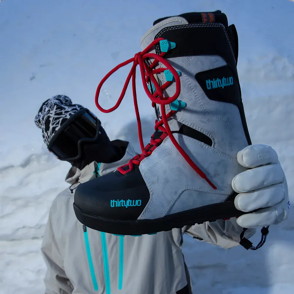 Lashed x Fava Snowboard Boots Black/Blue | thirtytwo EU Boots ThirtyTwo Snowboard gear boots and bindings