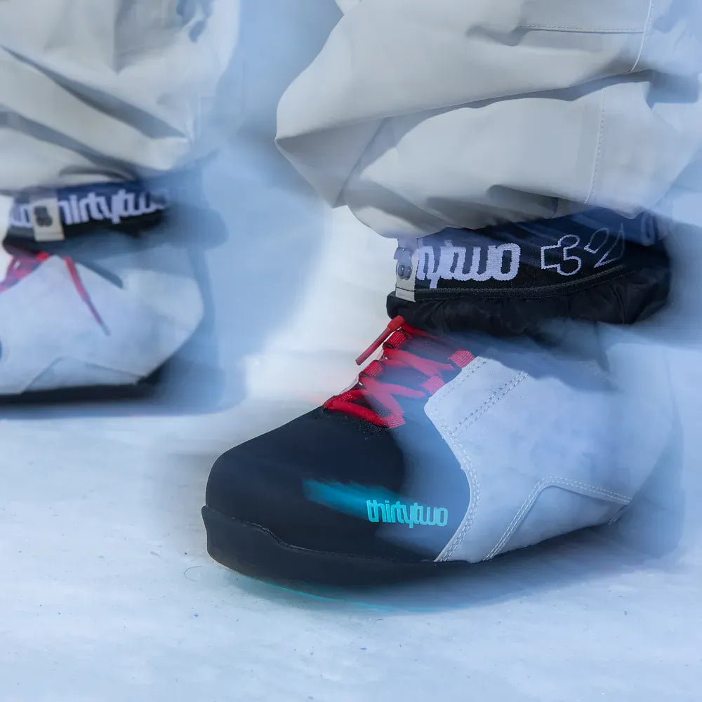 Lashed x Fava Snowboard Boots Black/Blue | thirtytwo EU Boots ThirtyTwo Snowboard gear boots and bindings