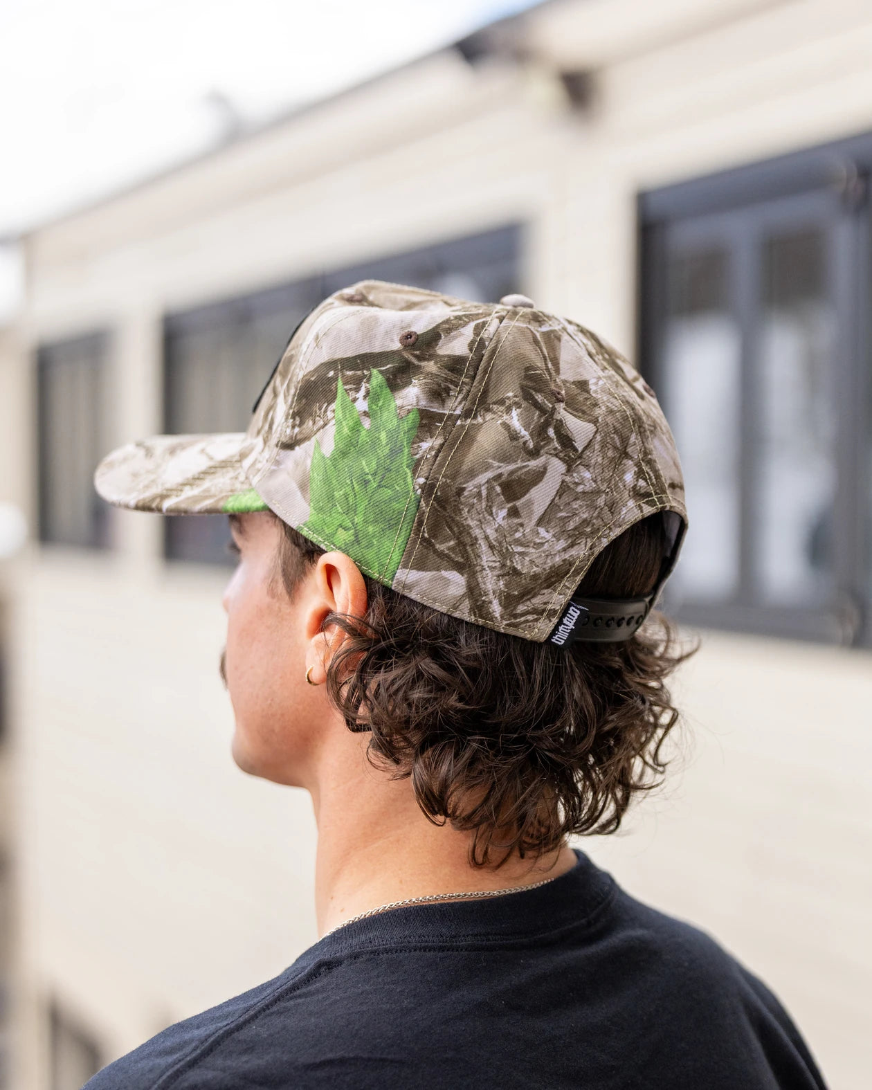 32 SNAPBACK