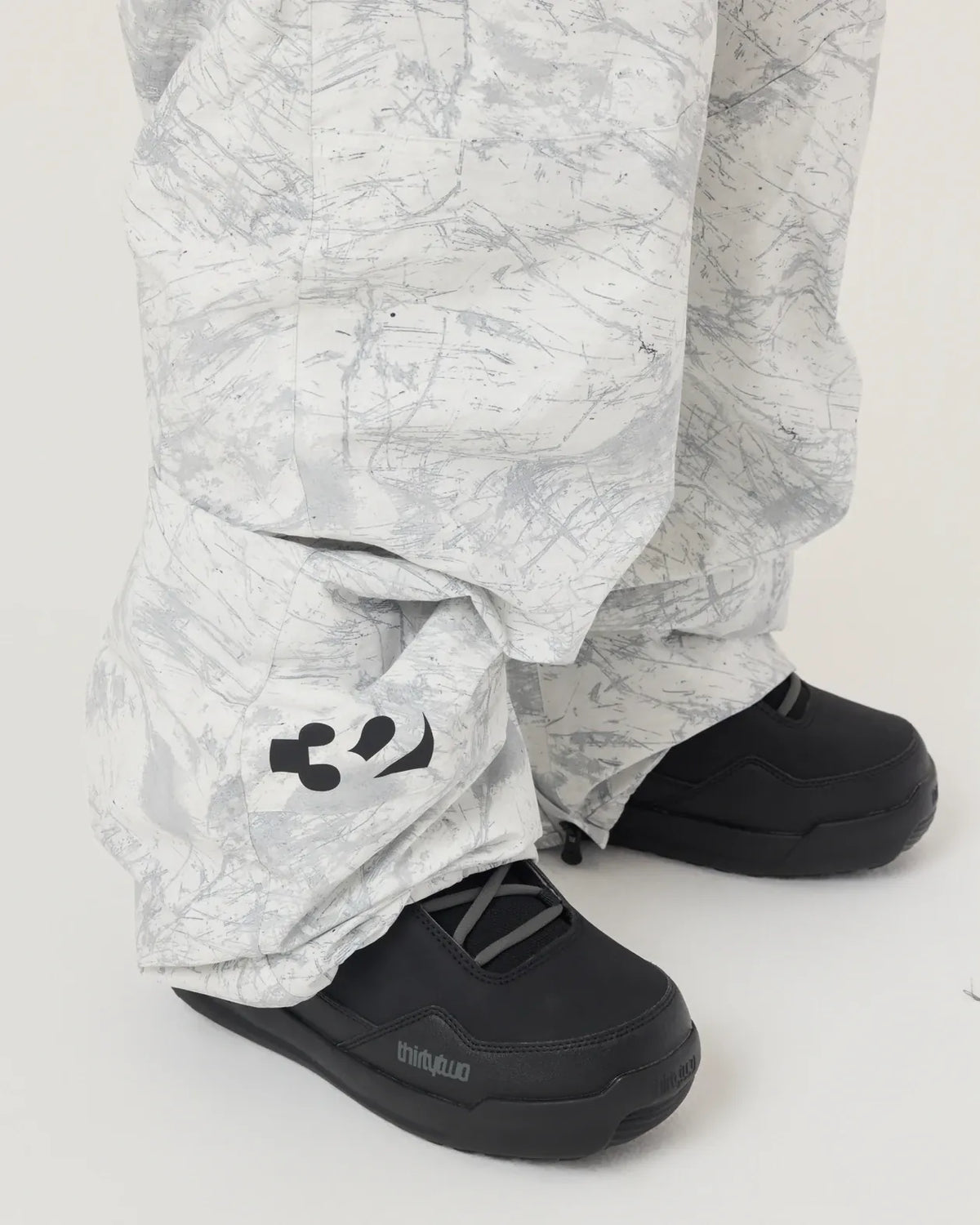 Basement Bib Outerwear Thirtytwo Snowboard gear boots and bindings