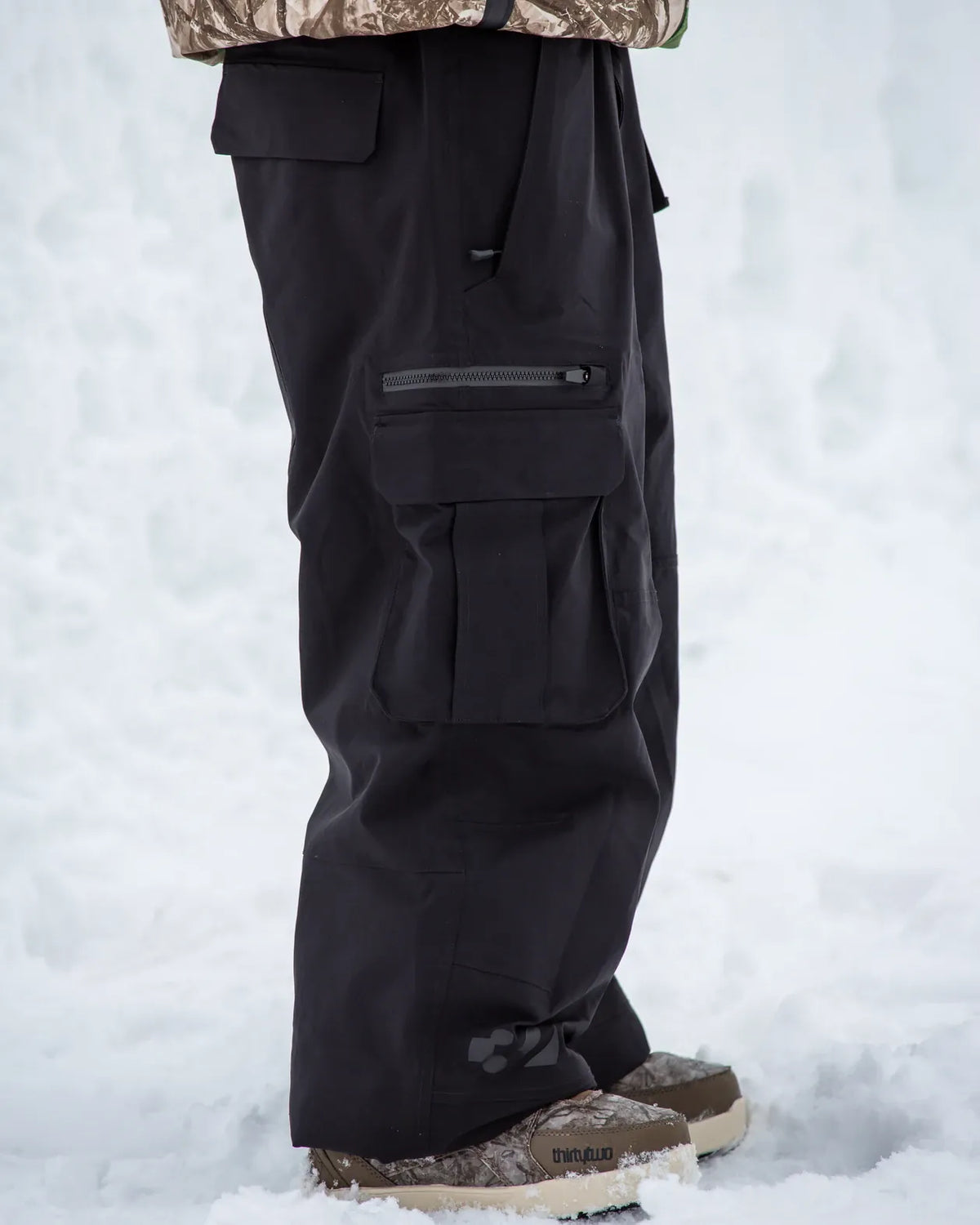BLAHZAY CARGO Outerwear Thirtytwo Snowboard gear boots and bindings